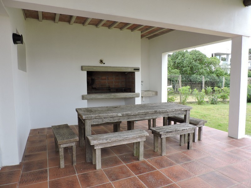 Casa de cinco dormitorios en alquiler en Montoya